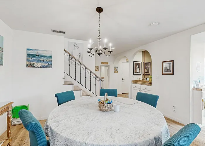 Sunny\'S Santa Barbara Beach House